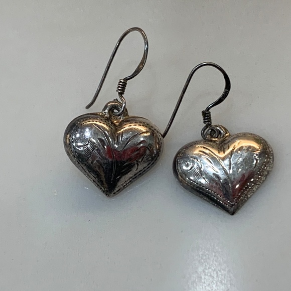 Vintage Etched Sterling Puffy Sweetheart Dangle Earrings - Picture 7 of 12